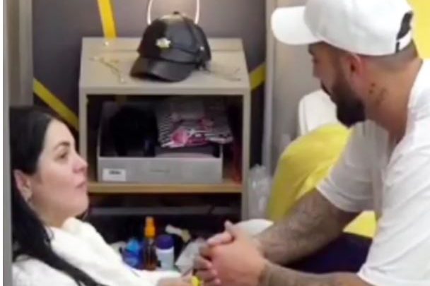 Kaluan 2 ditë pa u parë/ Fifi surprizohet nga Graniti, puthje dhe përqafime mes tyre fifi valoni 608x405 1