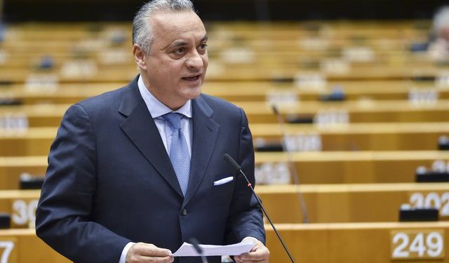 Regjistrimi i pronave në Himarë, eurodeputetët grekë presion Komisionit Europian: Parakusht për negociatat grek 640x375 1