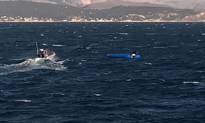 Tragjedi në Greqi/ Mbytet anija me emigrantë, katër viktima, mes tyre dy fëmijë greqi2