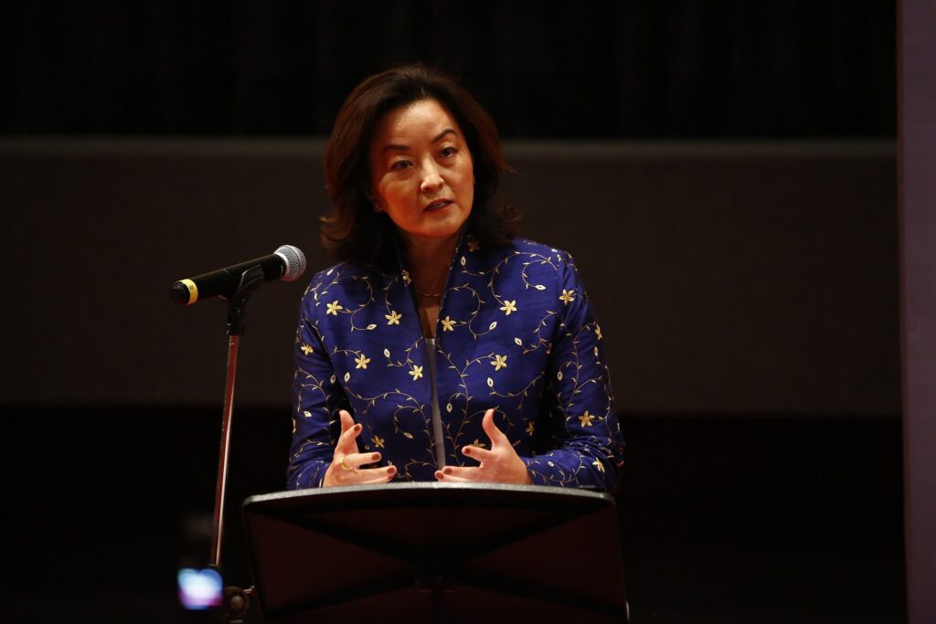 Yuri Kim: Të luajmë një rol për të mbrojtur nga dhuna nënat, motrat dhe qeniet e tjera si ne kim