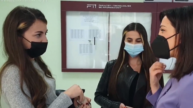 “E paske bërë dozën e parë, bravo”, studentja thumbon ministren e Arsimit: Fatkeqësisht po, na detyruat ju kushi