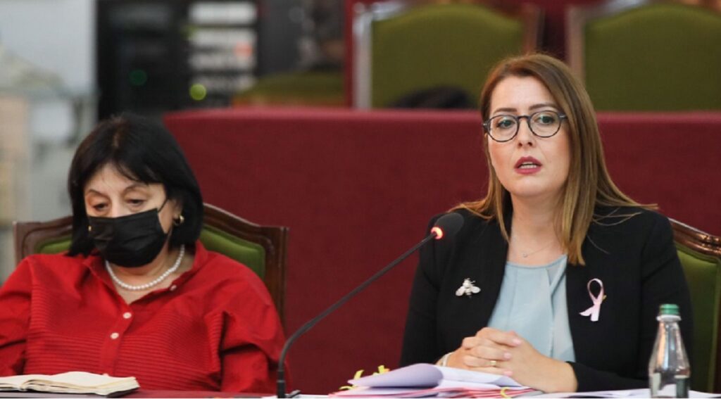 Manastirliu-opozitës: Bëjuni thirrje qytetarëve të vaksinohen se nuk është turp manastirliu okkk