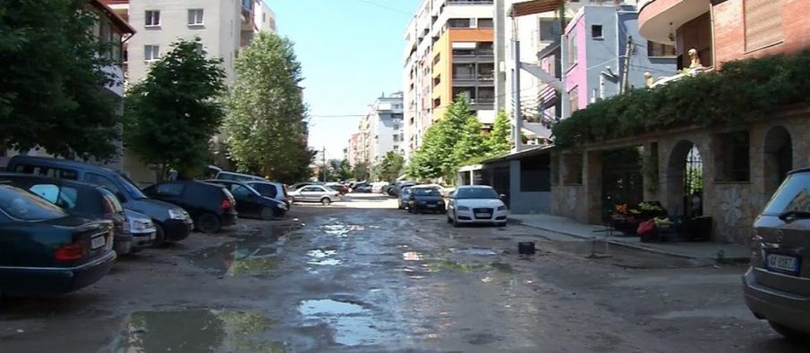 E moshuara që u gjet e vdekur në banesë nga e bija, dyshohet të jetë vrarë maxresdefault 11 1140x641 1 905x395 1