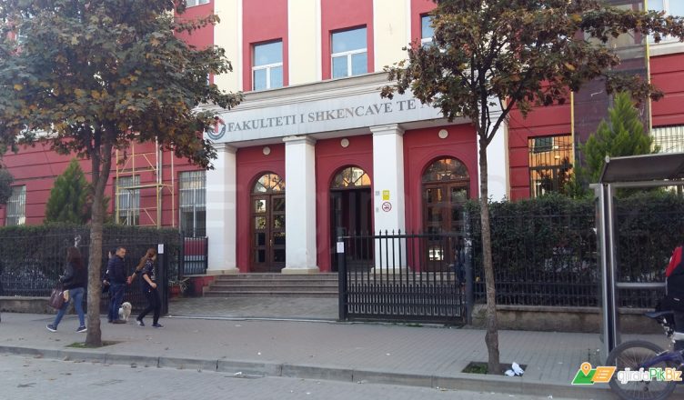 Studentët e pavaksinuar përplasen me policinë në Fakultetin e Shkencave të Natyrës ne Fakultetin e Shkencave te Natyres