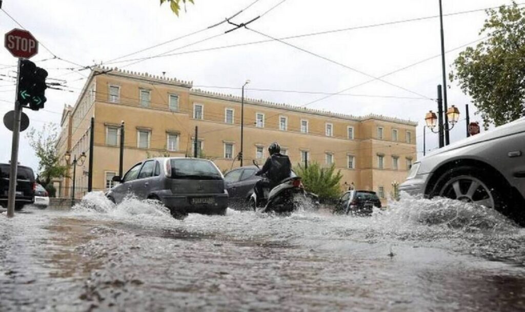 Greqia “zgjohet” nën ujë, pamje katastrofike, përmbyten rrugë e shtëpi permbytje greqi