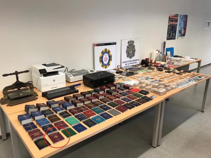 EUROPOL operacion të madh në Spanjë: Kapen 2.000 pasaporta false nga 56 shtete, mes tyre dhe shqiptare pic 2 1