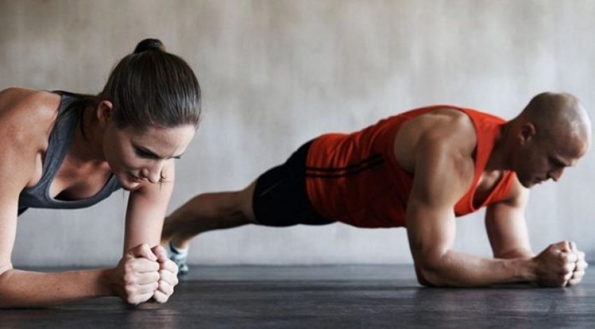 Plank/ Ky ushtrim vlen më shumë se 100 ushtrime të barkut (video) plank