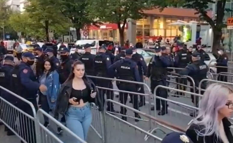 VIDEO/ Pak orë para ndeshjes Shqipëri-Poloni, policia ‘blindon’ zonën rreth stadiumit “Air Albania” policia 3