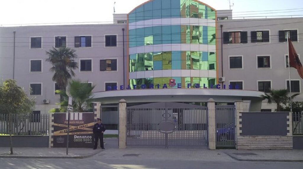 Shantazhonte të renë se do i publikonte foto intime, 26-vjeçari përfundon në pranga policia durres