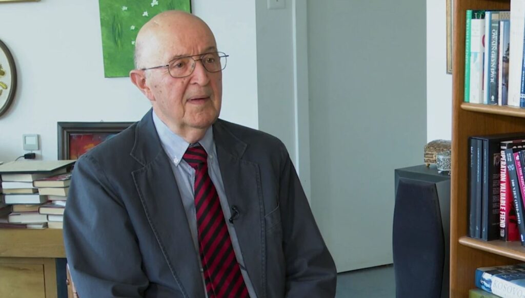 30-vjetori, ambasadori i parë amerikan në Tiranë tregon momentet e pabesueshme që përjetoi raysonm ambasador amerikan