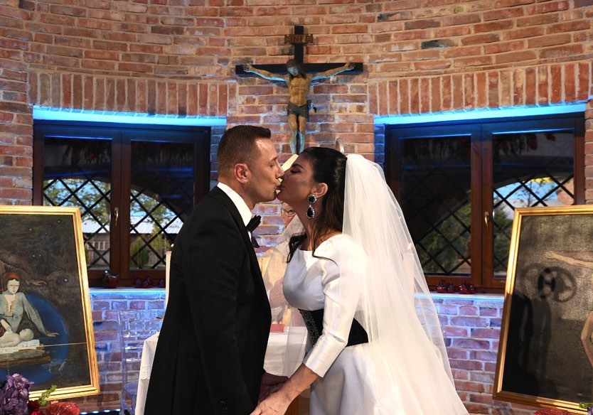 “Kemi Zotin dëshmitar!” Foto nga ceremonia e kurorëzimit të Rudina Dembacaj dhe Mark Frrokut 1 rudinadembacaj marku martesa
