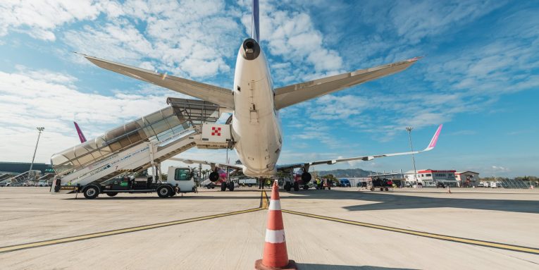 Kompania e njohur ajrore ndërpret fluturimet edhe me Shqipërinë – Arsyeja: Mungesë parash! tia 1 765x383 1