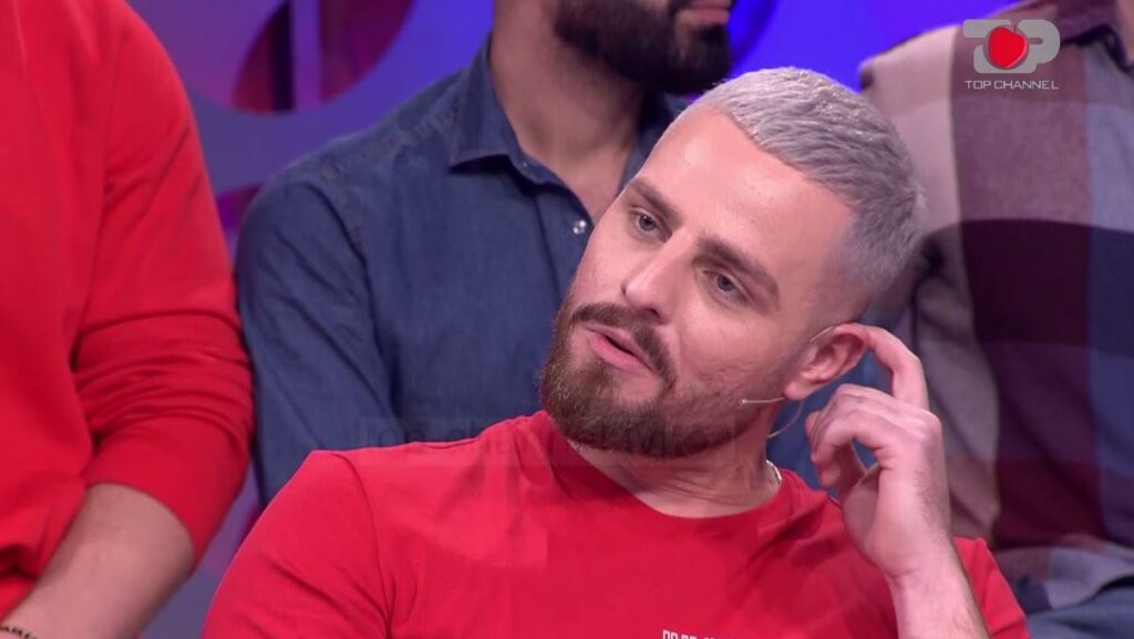 “Për’Puthen”/ Samiu “çmendet” pas Efit, i bindur se do e bëjë për vete. Thumbon djemtë: Luftojnë për karrige si politikanët 1 1 14