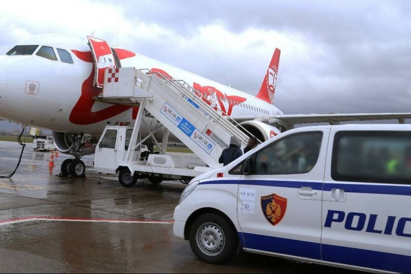 Kërkohej nga SHBA, Interpol Tirana ekstradon gruan e akuzuar për shantazh në Kaliforni 20210413101812 art