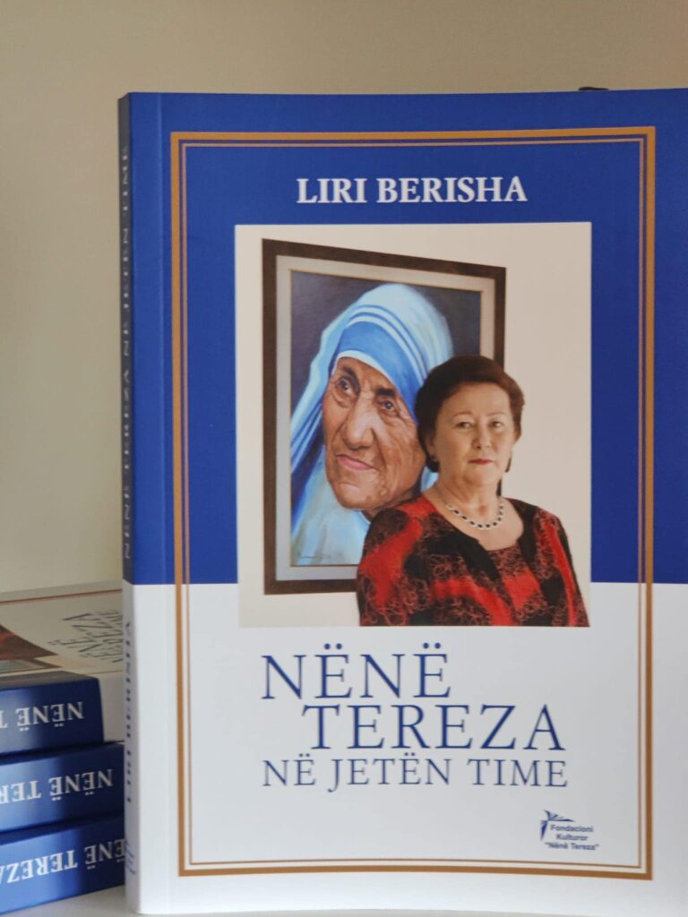 Liri Berisha godet në prag të Kuvendit të PD, promovon sot librin e saj në Panairin e Librit 1 257702608 2965200120461957 2897559530057063453 n 1