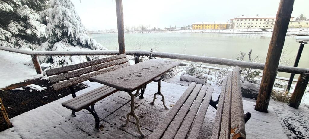 Kartolinë nga Puka, mjellmat notojnë në liqenin e rrethuar nga dëbora! 7 261903243 268845621946942 436983971666458752 n