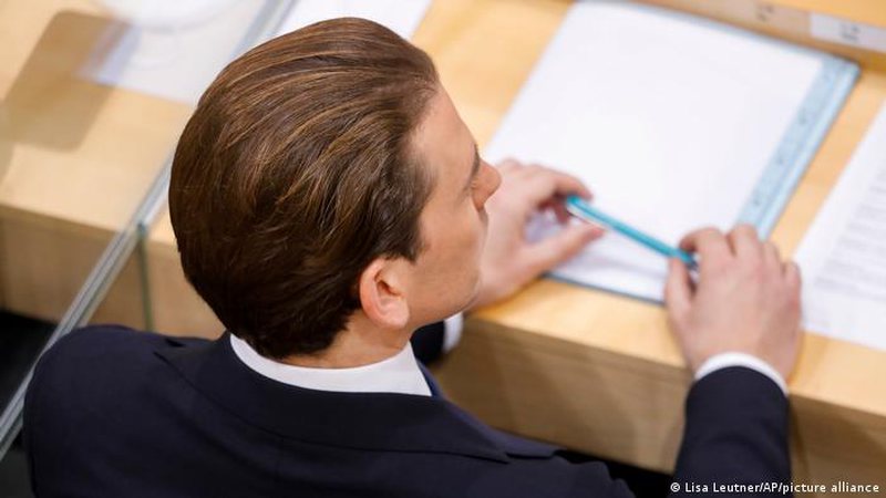 Akuzat për korrupsion dhe dëshmi të rreme, merret vendimi për ish-kancelarin Sebastian Kurz 800 0 21887ea83c9c337bff75b17e1286ab4e
