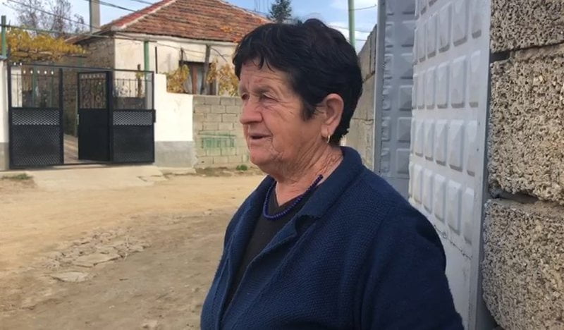 Flet gjysha e 14-vjeçares që ngacmohej seksualisht nga drejtori i shkollës: Nuk dalim dot përjashta! Autorin ta varin! 800 0 6187a7526cb23