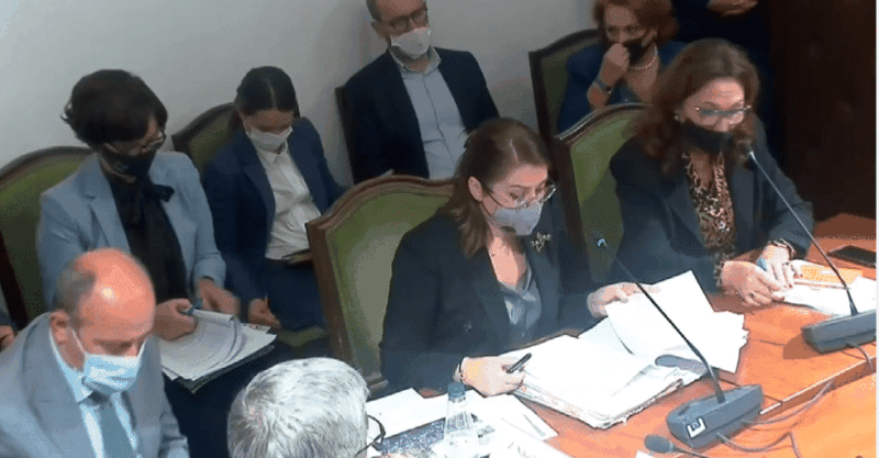 Deputetet e PD-së i kthehen ministres Manastirliu: Si flet me atë përbuzje, a ju vjen zor apo… 800 0 618a783c31c63