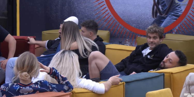 “Çfarë lloj seksi të pëlqen?”/ Antonela ngacmon drejtpërdrejt këngëtarin 800 0 61a34da43b0f8 750x375 1