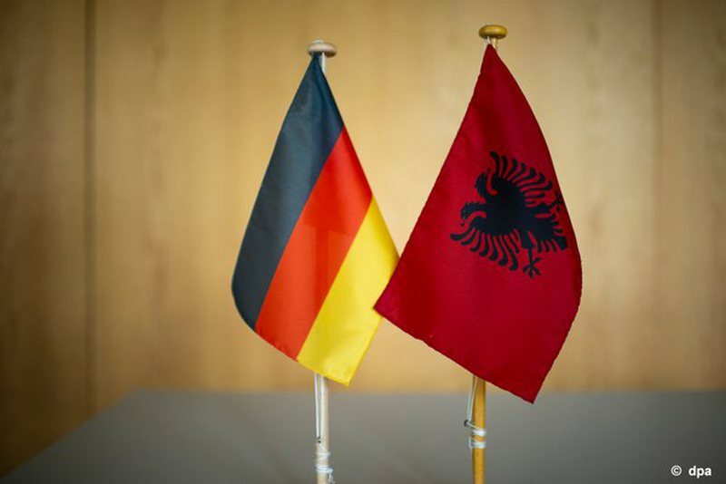 Ambasada gjermane bën njoftimin e rëndësishëm: Çfarë duhet të dini për të caktuar një takim për vizë pune në Gjermani 800 0 61a4dc9237f0b