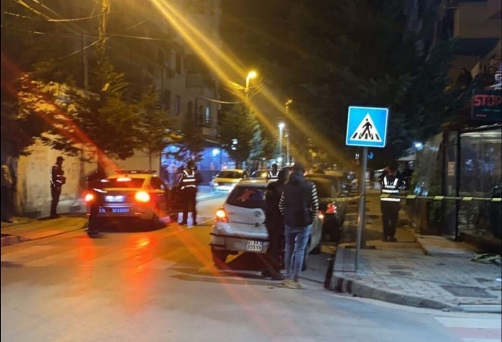 Shpërthim në një servis celularësh në Tiranë 8250a5a1 1129 47f5 be70 c0a867d6bc45