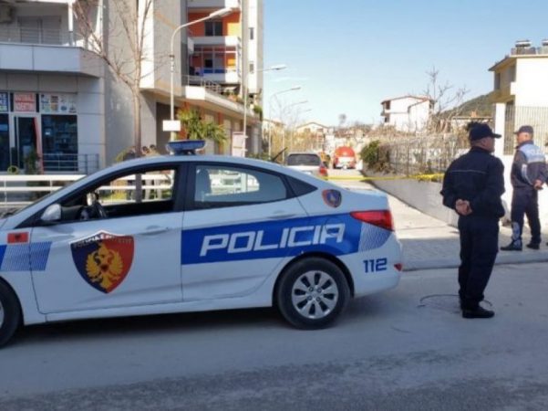 Policia jep detajet nga aksioni në pikën e Goricës: Sekuestrohen 114 kg kanabis, 4 të arrestuar (Emrat) 850x636 policia Vlore1 e16306544986951630862087 601x450 1