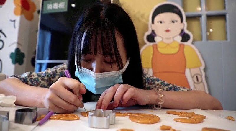 Tentuan të përgatisnin ëmbëlsirën e “Squid Game”, 3 fëmijë përfundojnë në spital TELEVISION SQUID GAME CHINA