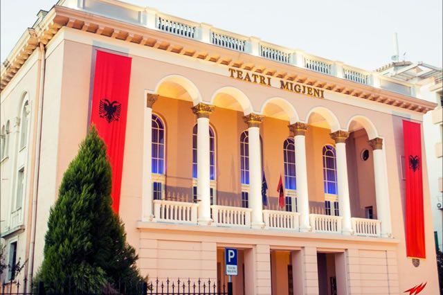 Teatri Migjeni/ Pas dy vitesh pandemi, vendoset në skenë “Kutia e zezë” Teatri Migjeni