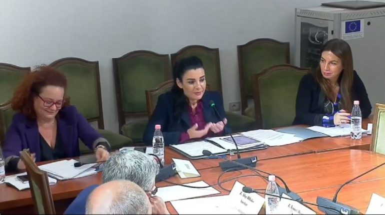 Balluku jep lajmin e mirë: Naftëtarët e Ballshit do marrin 2 vite pagë nga buxheti i shtetit balluku okok 770x431 1