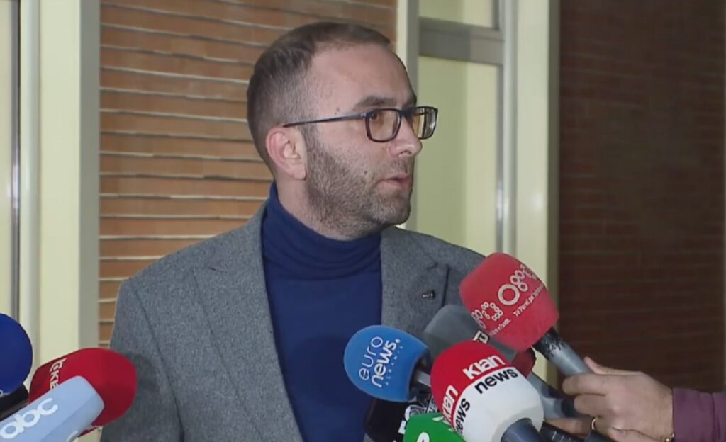 Bardhi pas mbledhjes së Kolegjit të Kryetarëve: Sali Berisha i vetmi që po përçan PD-në bardhi naten