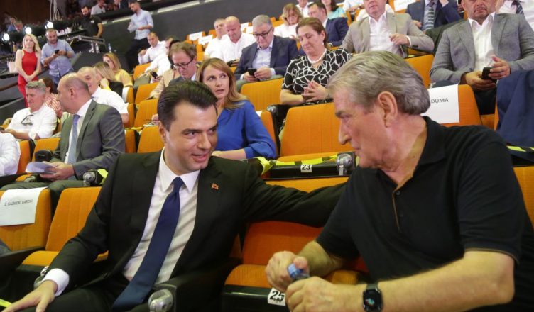 Bylykbashi: Enveristët në politikë, një nga arsyet pse ju bashkova Foltores së Berishës basha berisha