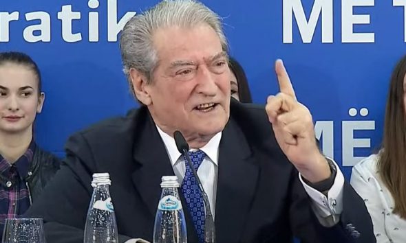 “Lodheni kot!”, Sali Berisha i përgjigjet “flakë për flakë” Gazment Bardhit dhe paralajmëron zhvillimet e reja: Revolucioni nuk ndalet me falsifikime! berisha