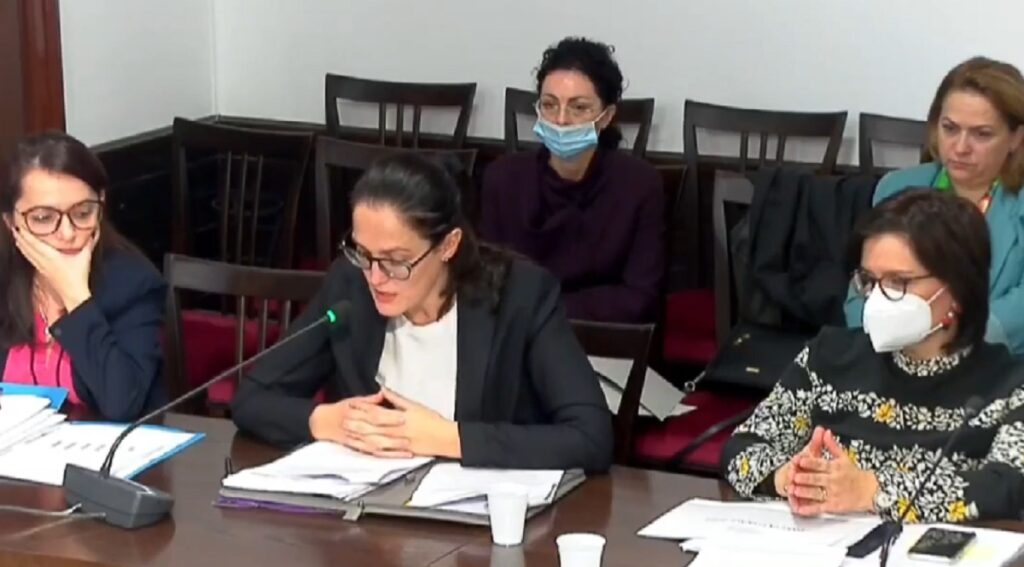 “Jeni arrogante me deputetët”, debate mes Tabakut dhe ministres Ibrahimaj delina ibrahimi