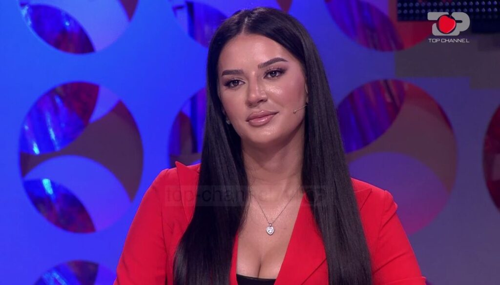 “Për’Puthen”/ Samiu “çmendet” pas Efit, i bindur se do e bëjë për vete. Thumbon djemtë: Luftojnë për karrige si politikanët efi 1