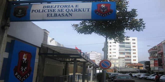 Aksident në aksin Belsh-Kuçovë/ 25-vjeçari humb kontrollin e automjetit, dy të lënduar elbasan 2