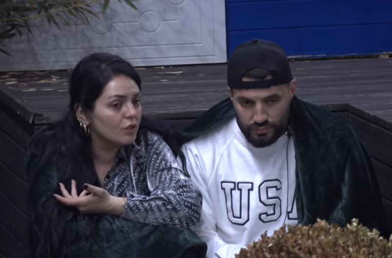Humbi ndjenjat në mes të spektaklit, reagon Fifi ndaj Sarës: Çdokush dashuron ndryshe! Unë të kam shumë xhan dhe… fifi