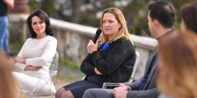 “Cilin Berishë të besoj, atë që mbështeti Bashën apo atë që thotë se ai është delja e zezë”? Açka: Po përdor PD për… flutura acka 768x512 1 750x375 1