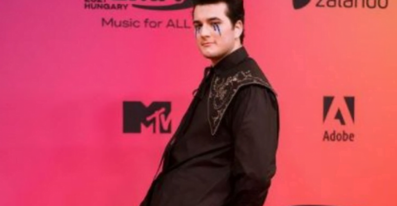 Këngëtari shqiptar fiton çmimin e rëndësishëm në “MTV Europe Music Awards” gjon teras 780x405 1