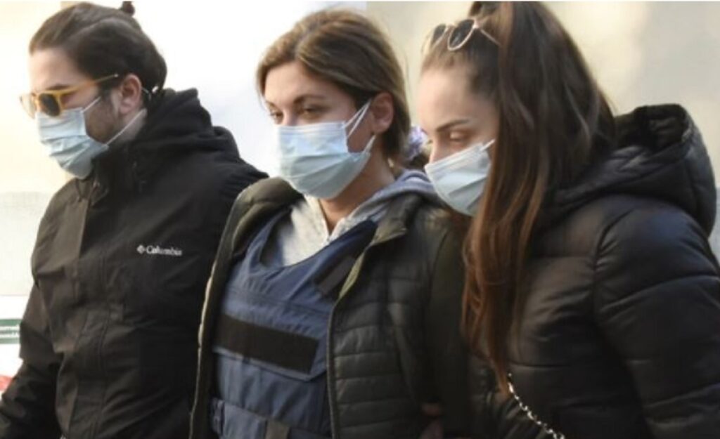 Rrëfehet shoqja e shqiptares që qëlloi grekun: Si u kthye kukulla në bishë klodiana cela