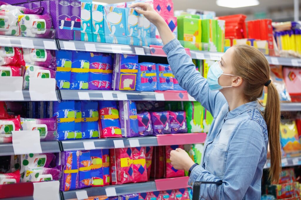 Lines, tamponë, letër higjienike dhe sapun falas, ky shtet merr vendimin e rëndësishëm për gratë lines