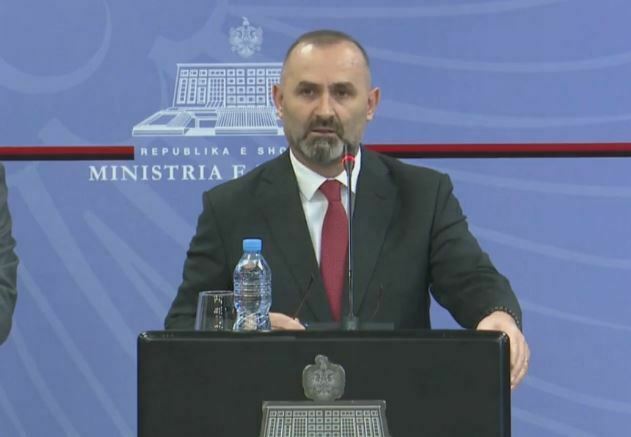 ‘Një qytetar është vendosur në presion nga inspektorë të AKU-së në Fier’, Manja: Gjobëvënësit me maskën e shtetit do përballen me drejtësinë! manji