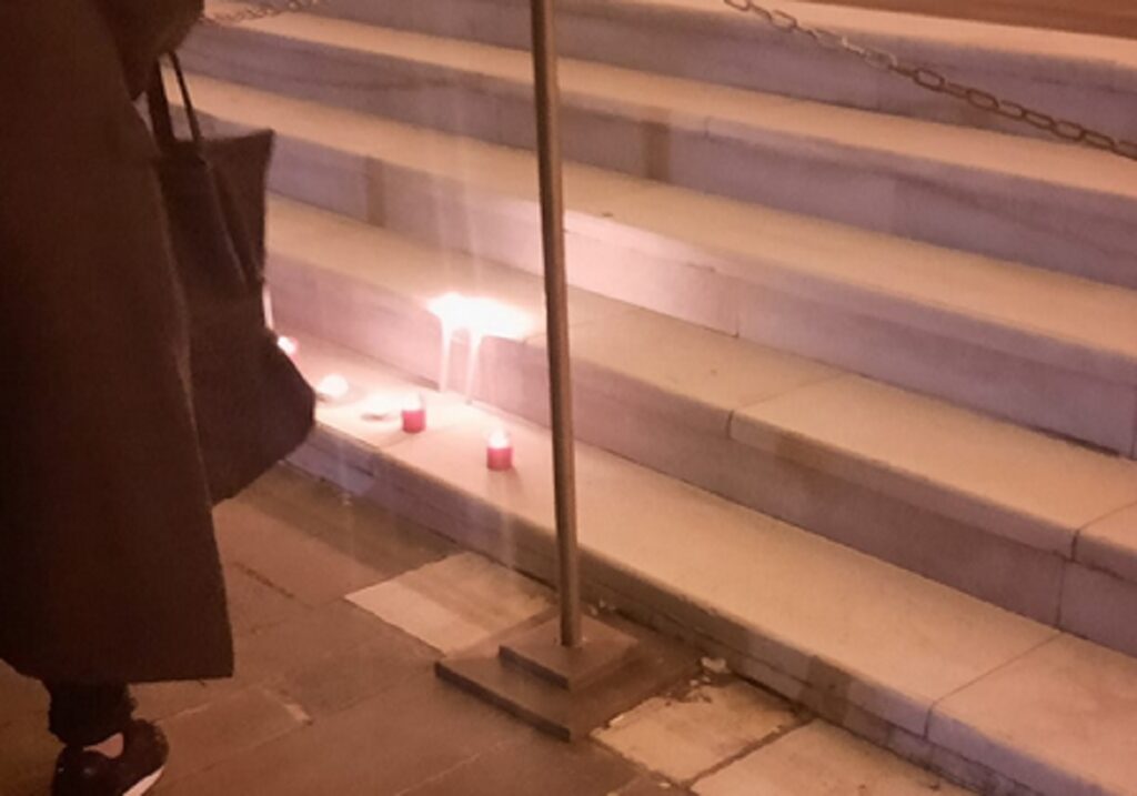 Protestë simbolike në Tiranë për vrasjen e Mateos: Dënim maksimal për autorin mateo homazhe