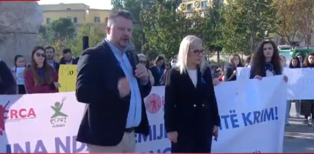 Vrasja e 8-vjeçarit/ Qytetarët marshim në Tiranë, i bashkohet edhe kryetarja e Kuvendit nikolla lgbt