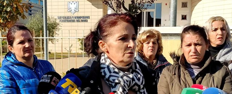 Tre muaj pa marrë pagat, punonjësit e një rrobaqepësie në Shkodër në protestë: Depozituam kallëzim në prokurori protesste 770x313 1