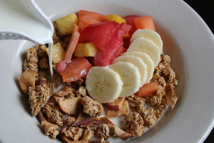 Përse qumështi nuk duhet kombinuar me fruta qumeshti