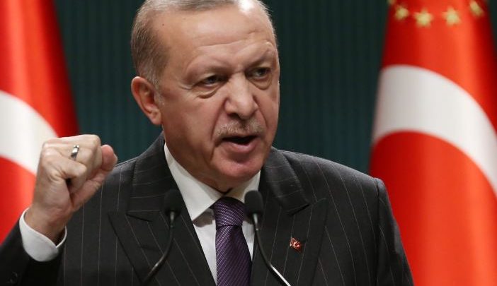Erdogan ‘i pamëshirshëm’, shkarkon nga detyra 9 konsuj nderi vetëm sepse e kritikuan rdogan 702x405 1