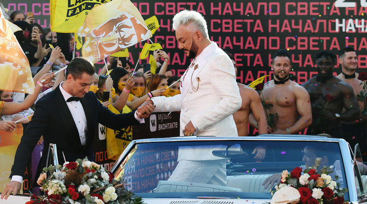 Rusi/ Gjykata gjobit stacionin muzikor për ‘propagandë homoseksuale’ stacioni muzokor