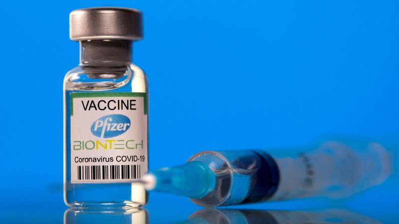 Pfizer pritet të kërkojë autorizimin për vaksinën e tretë për personat mbi 18 vjeç vaksine
