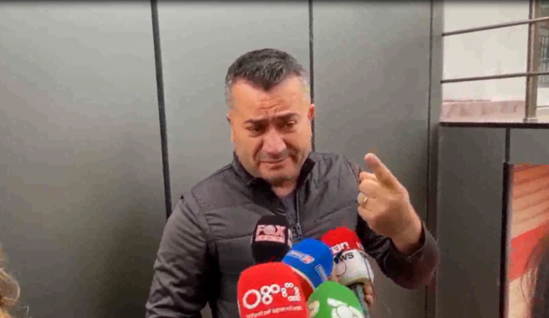 “Kam vetë fëmijë në moshën e Mateos”/ Qytetari shpërthen në lot para gjykatës në Fier: Do t’i lutesha policisë… vrasja e 8 vjecarit pamje nga gjykata 1 770x446 1
